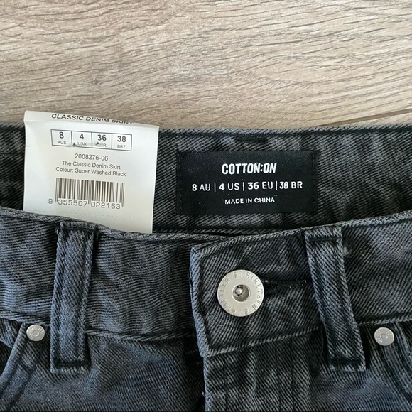 NWT Cotton On Classic Denim Skirt Super Washed Black Distressed Hem SIZE 4 (US) - Picture 8 of 9